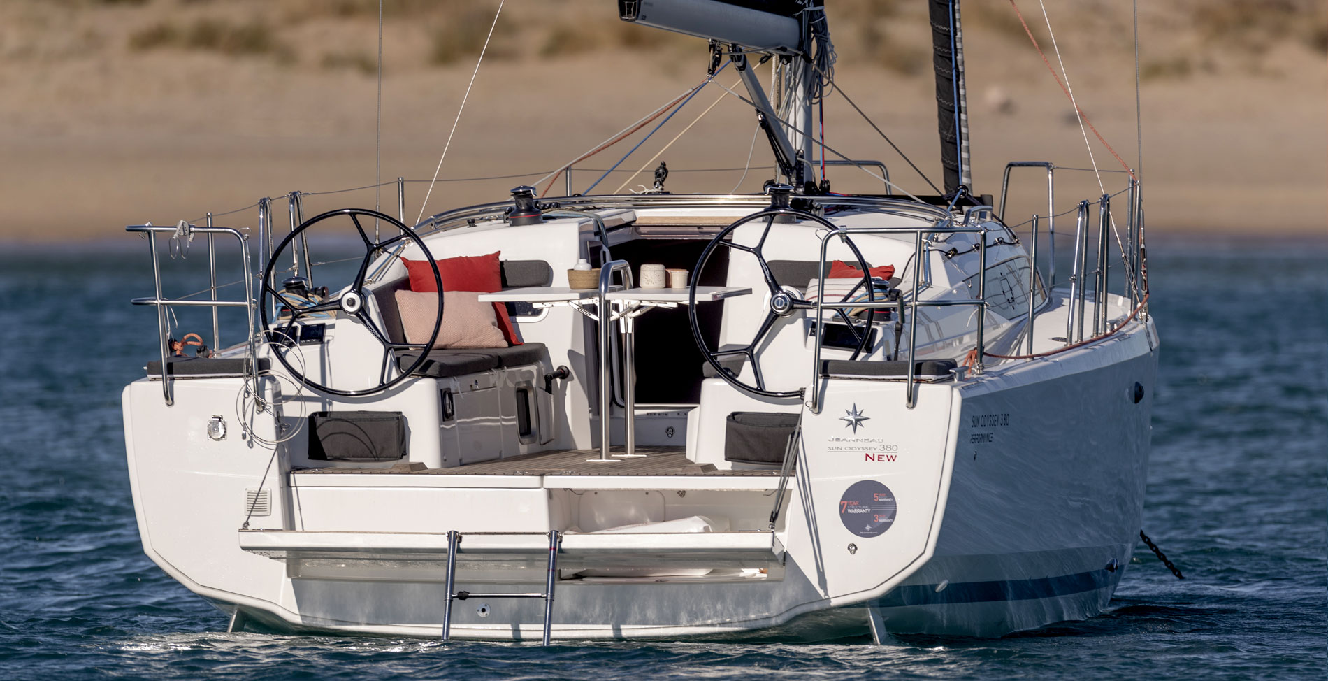 Twin steering wheels improve visibility at the helm and make life easier while sailing the SO 380. 
