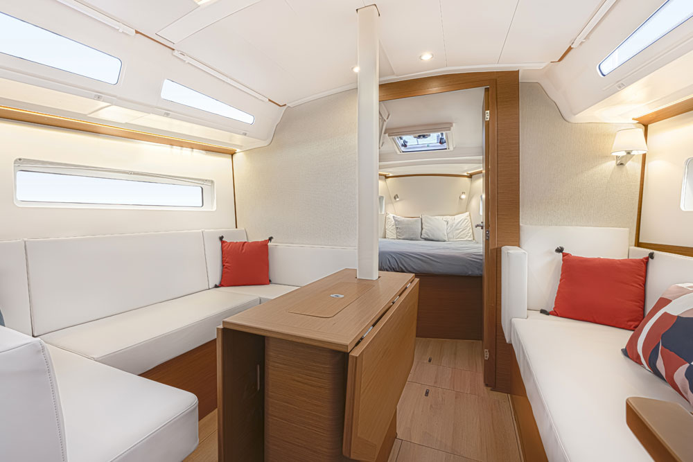 The SO 380 has a spacious interior. 