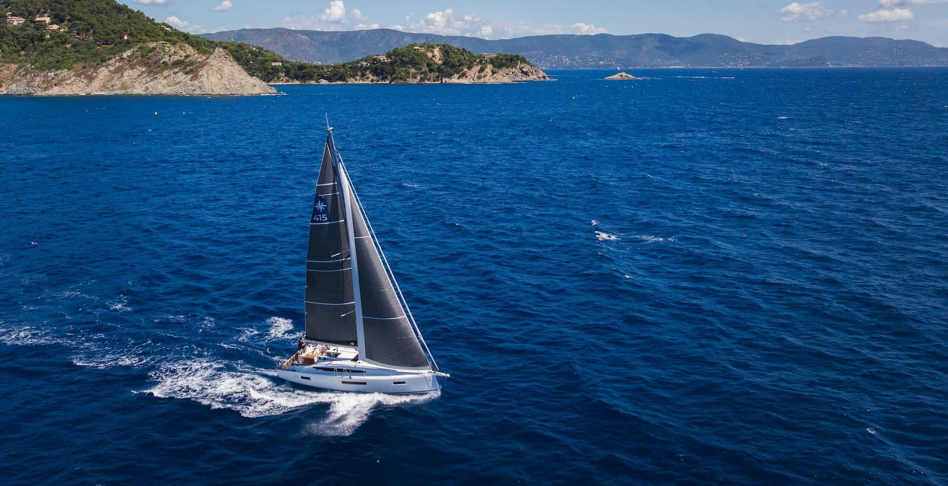 The Jeanneau Sun Odyssey 415 under sail. 