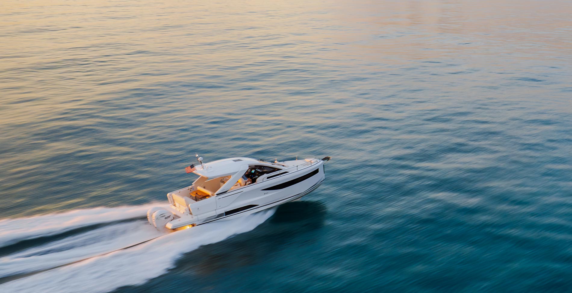 The twin Yamaha 450HP outboard engines give the Jeanneau DB37 impressive top speeds. 